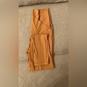 Aerie real me xtra 7/8 pocket crossover leggings. Size medium. Basically new